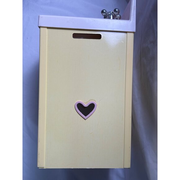 Playskool Rose Petal Cottage Yellow Toy Sink With Faux Faucet & Heart Accents - Picture 6 of 12